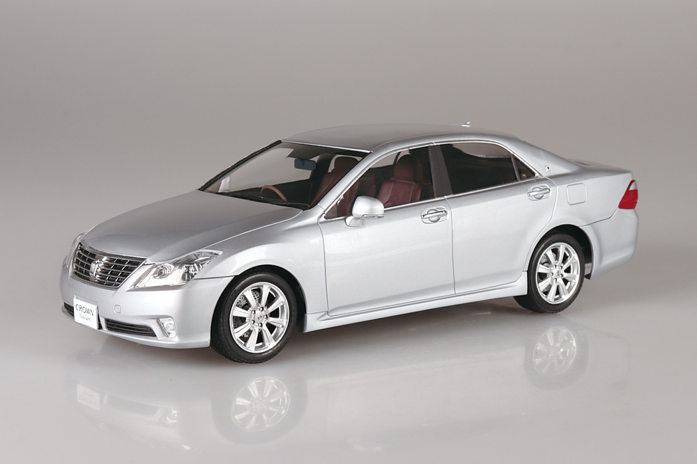 1/24 トヨタ GRS202 クラウン ロイヤルサルーン '08/'10 - AOSHIMA