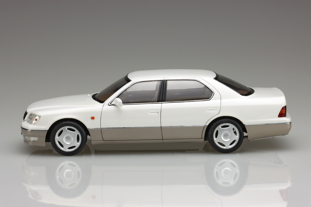 1/24 トヨタ UCF21 セルシオ C仕様 '98 - AOSHIMA SCALE MODEL LINEUP