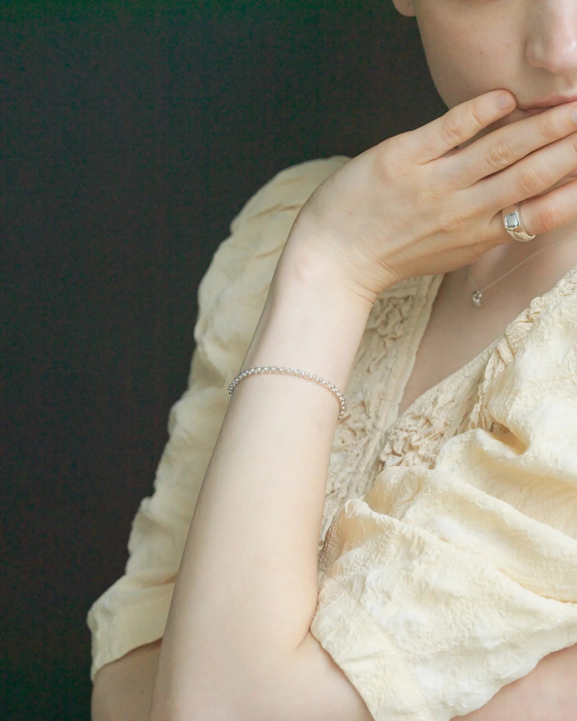 リカランスチェーンブレスレット | 丸玉チェーンが手元に馴染む