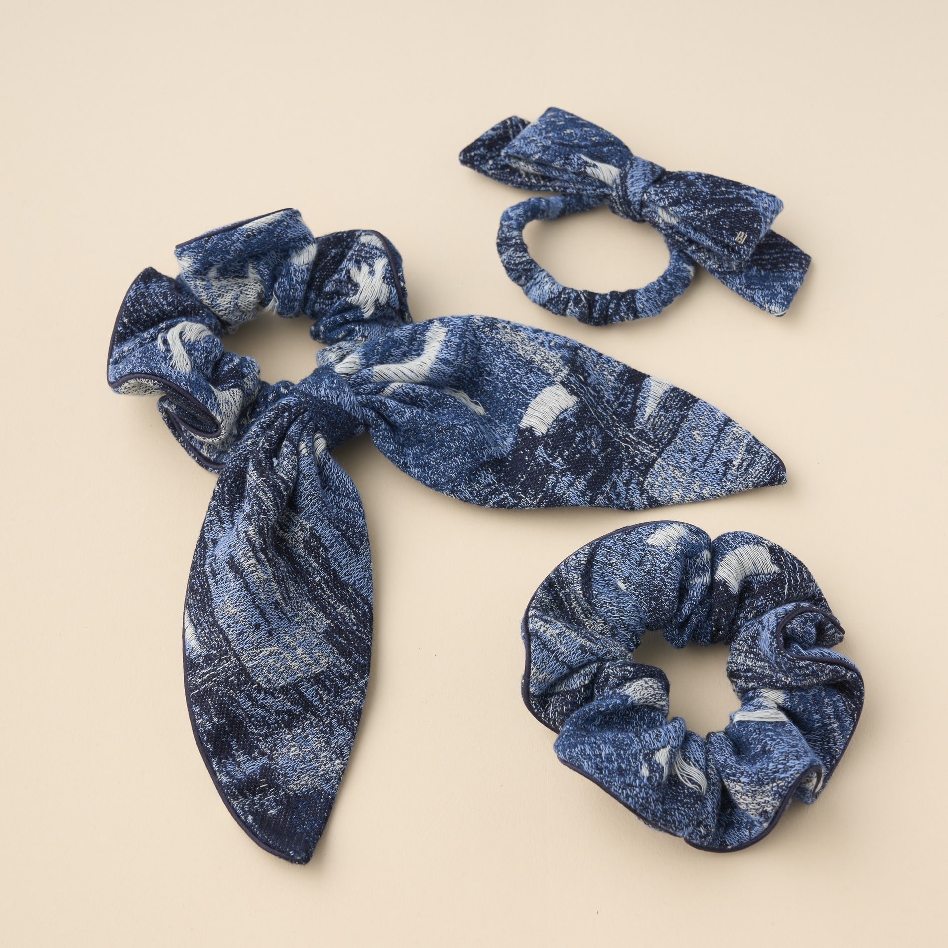 シュシュ｜ALEXANDRE DE PARIS（アレクサンドル ドゥ パリ）