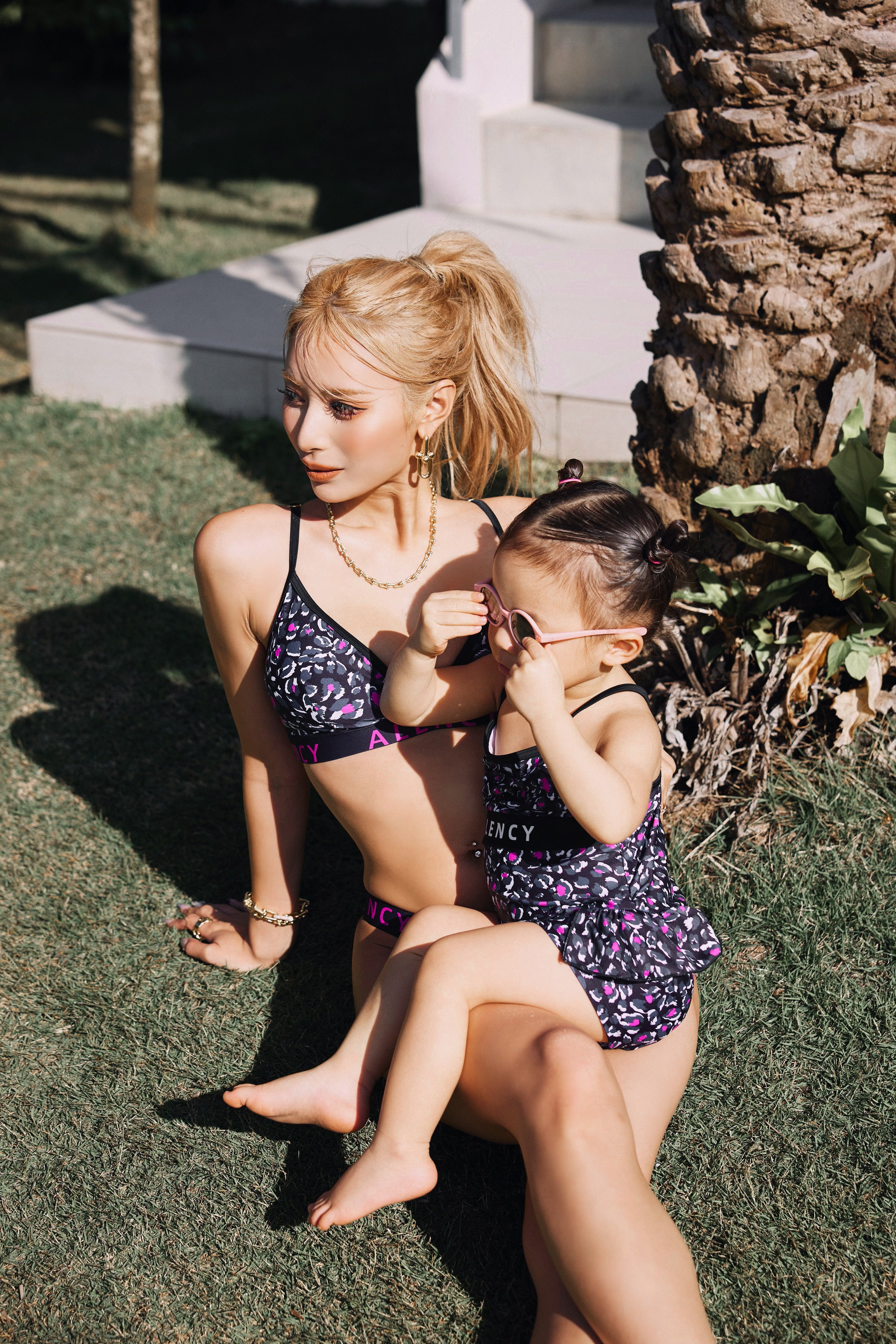 ロゴ入りトライアングルビキニ