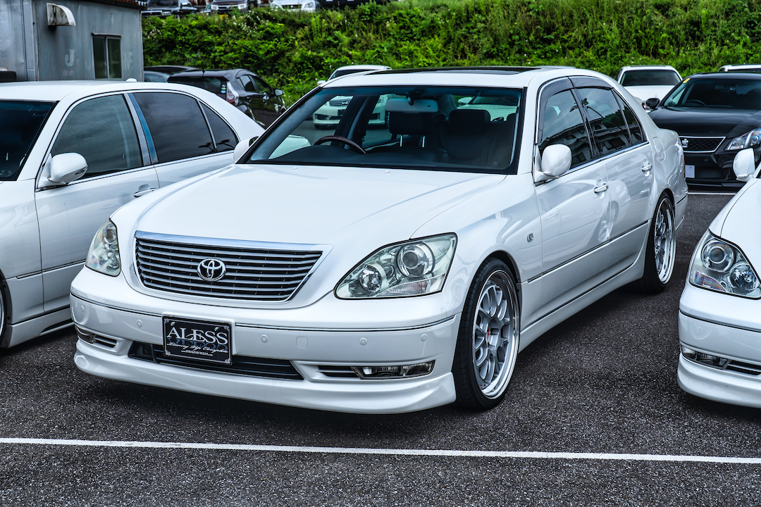 走行距離がたったの「2.4万㎞」の30セルシオを発見！ - ALESS MAGAZINE