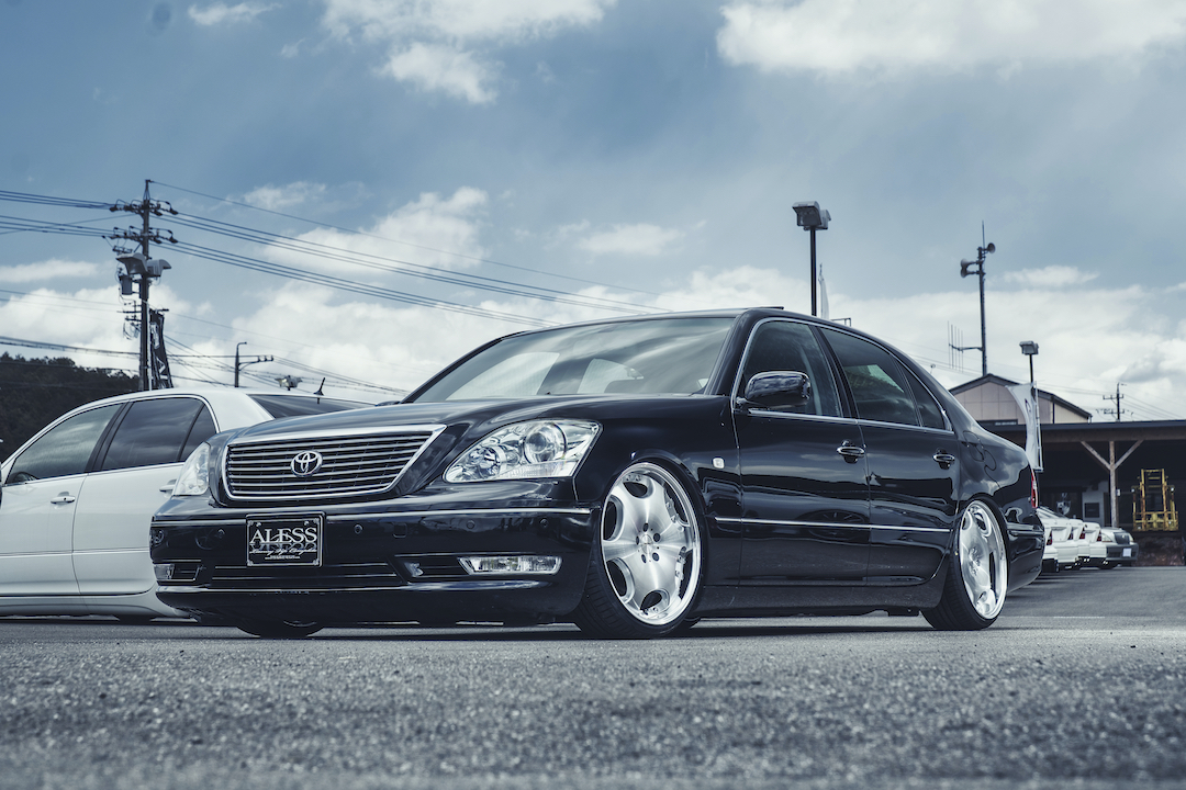 The 30 CELSIOR from TOYOTA is becoming increasingly rare, so now