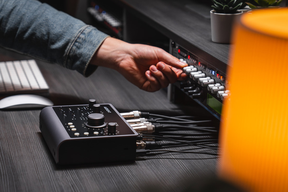 AUDIENT | iD24 | USB オーディオ・インターフェイス | 製品情報