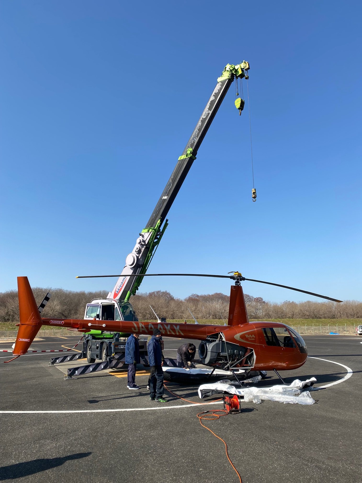 日本初登場！R44CADETが水上ヘリコプターへ | アルファーアビエィション