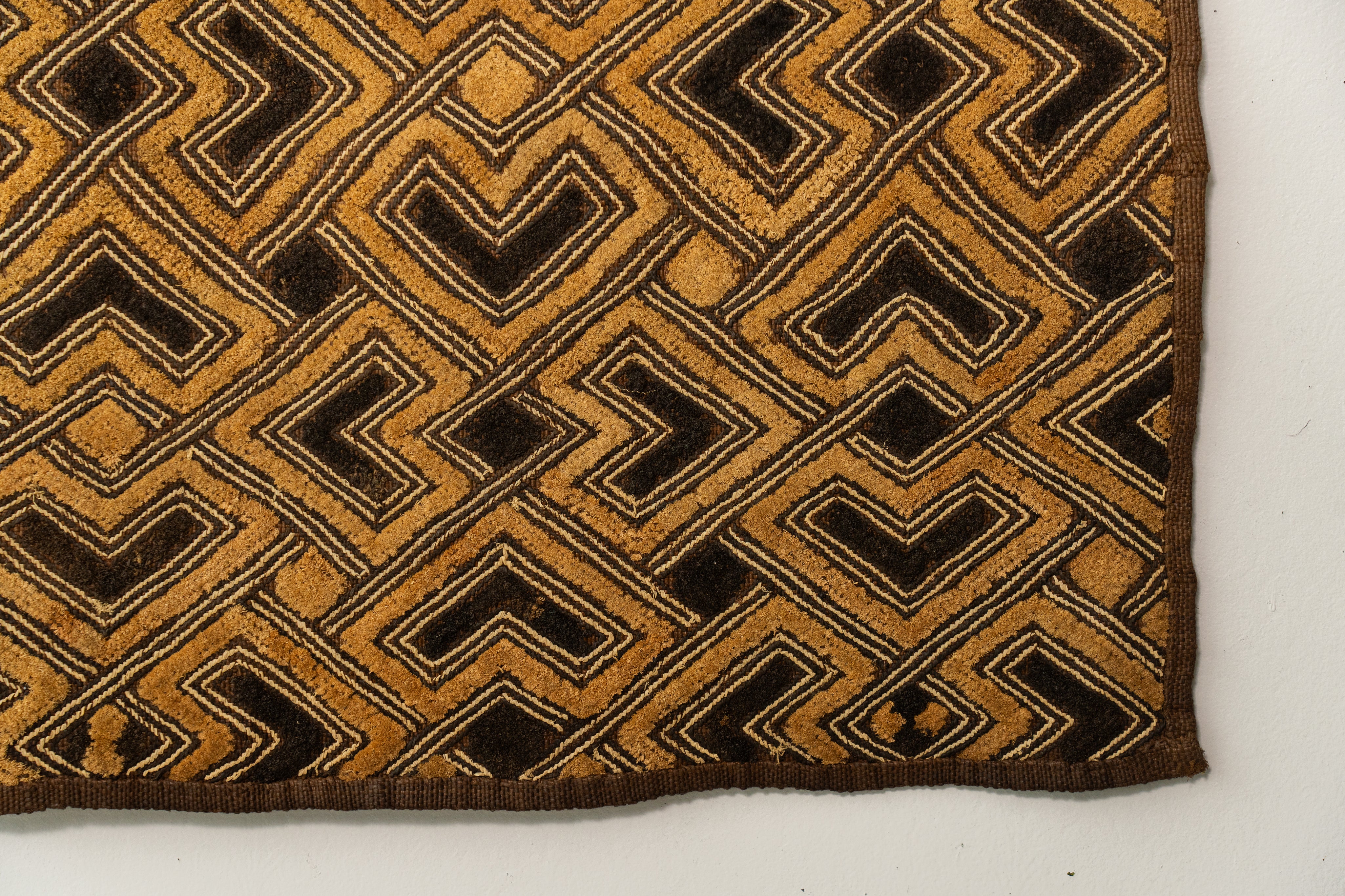 クバ王国伝統のクバクロス-KUBA TEXTILES】クバ布-草ビロード