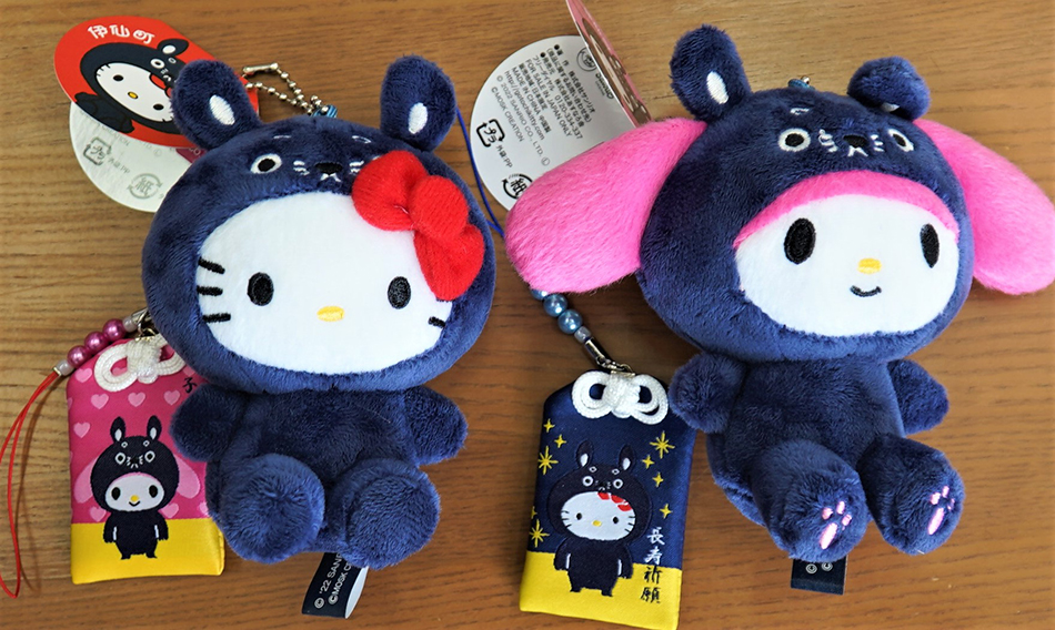 モチーフにクロウサギ「ご当地キティ」開発 – 奄美新聞