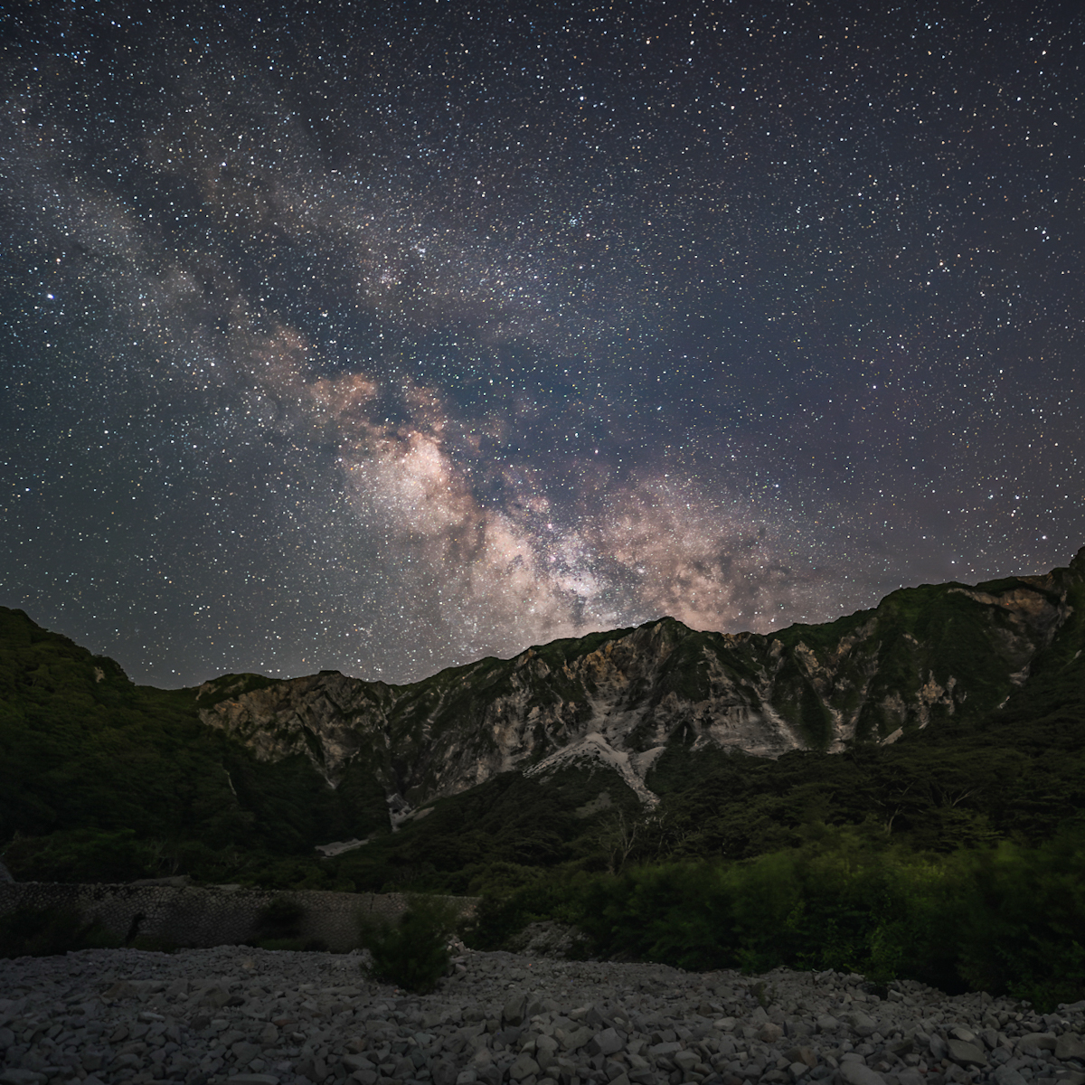 大山北壁からこぼれる星空を望む「夜の元谷」 - ココビトの綴り