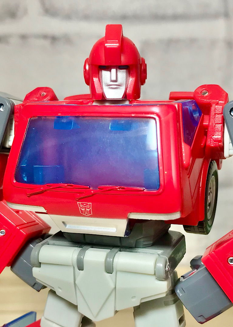 トランスフォーマースタジオシリーズSS-97 アイアンハイド & ER