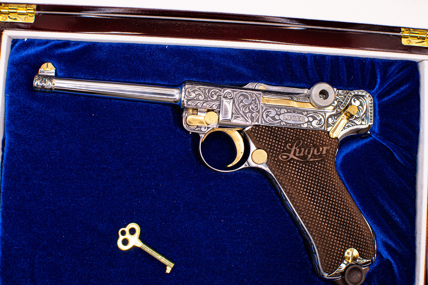 Luger P08 – American Golden Weapons Inc