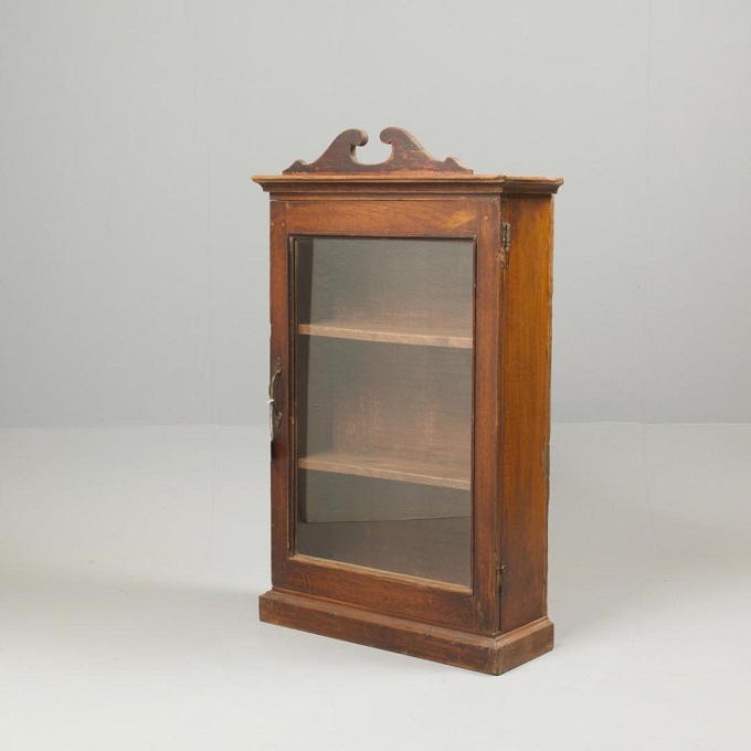 アンティーク 段違い 木製キャビネット ガラス扉付き 小引き出し3段