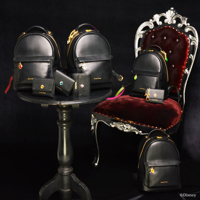 ツイステ×サマンサタバサ」寮服や魔法石イメージした、バッグや小物が