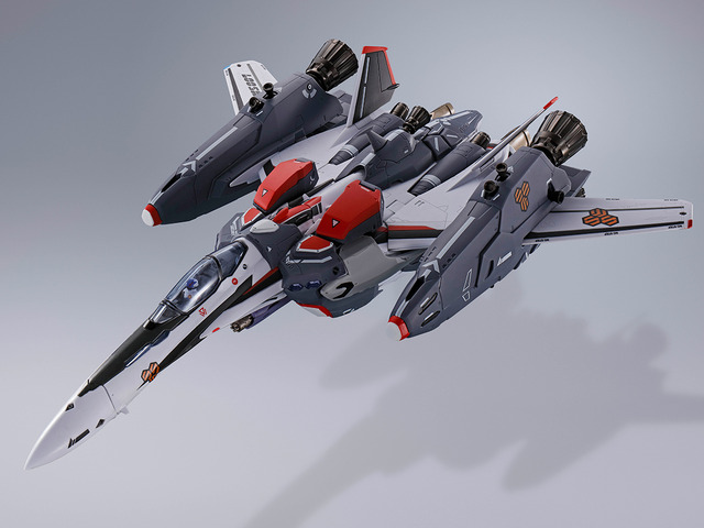 マクロスF」メサイアバルキリー（アルト機）、スーパーパーツ装備で“DX