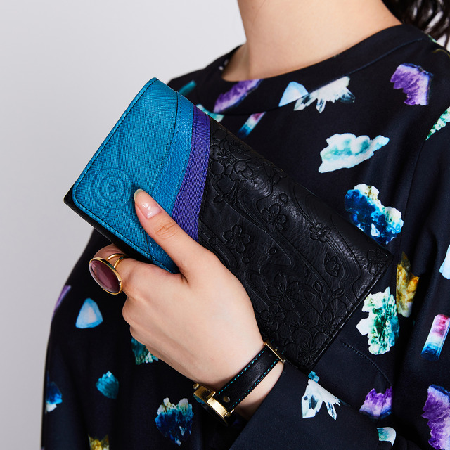 モノノ怪」“薬売り”イメージの怪しくも美しい腕時計、バッグ、財布が