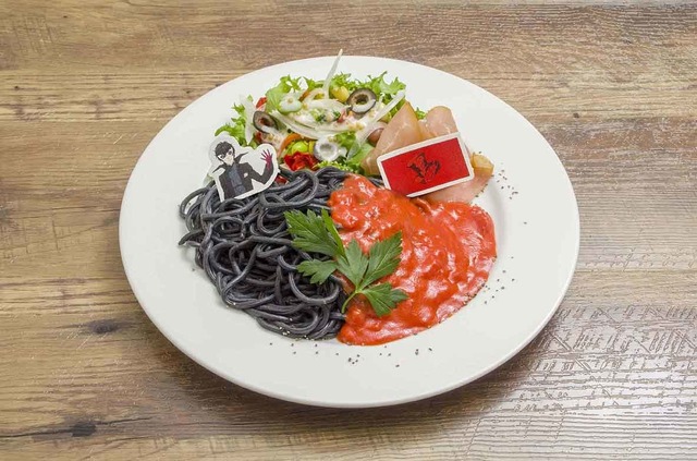 ペルソナ5」カフェ in 秋葉原 雨宮蓮と共に謎を解け！スマホ連動型の