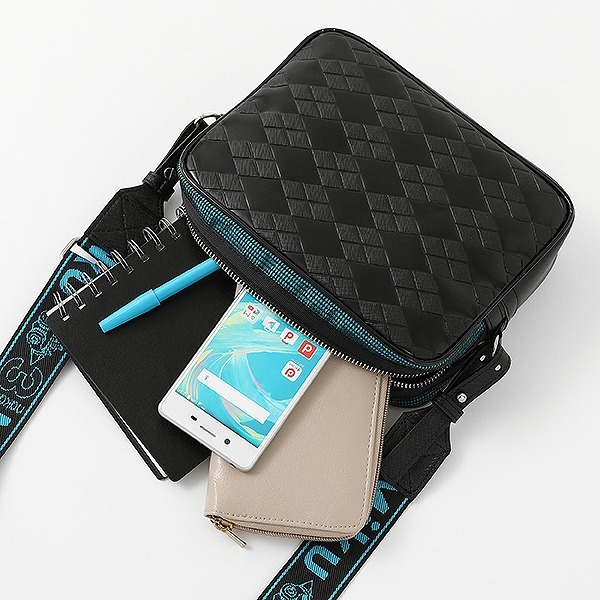 五等分の花嫁」のバッグ＆シューズが登場 五つ子らしいモチーフを大胆