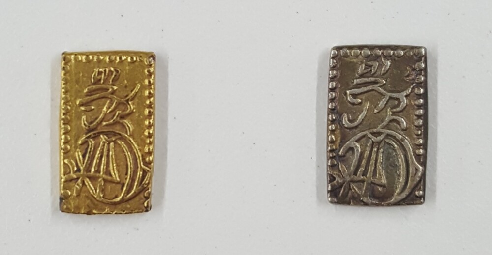 古銭鑑定にチャレンジ】天保二朱金の偽物を見分けてみよう！ | 古銭