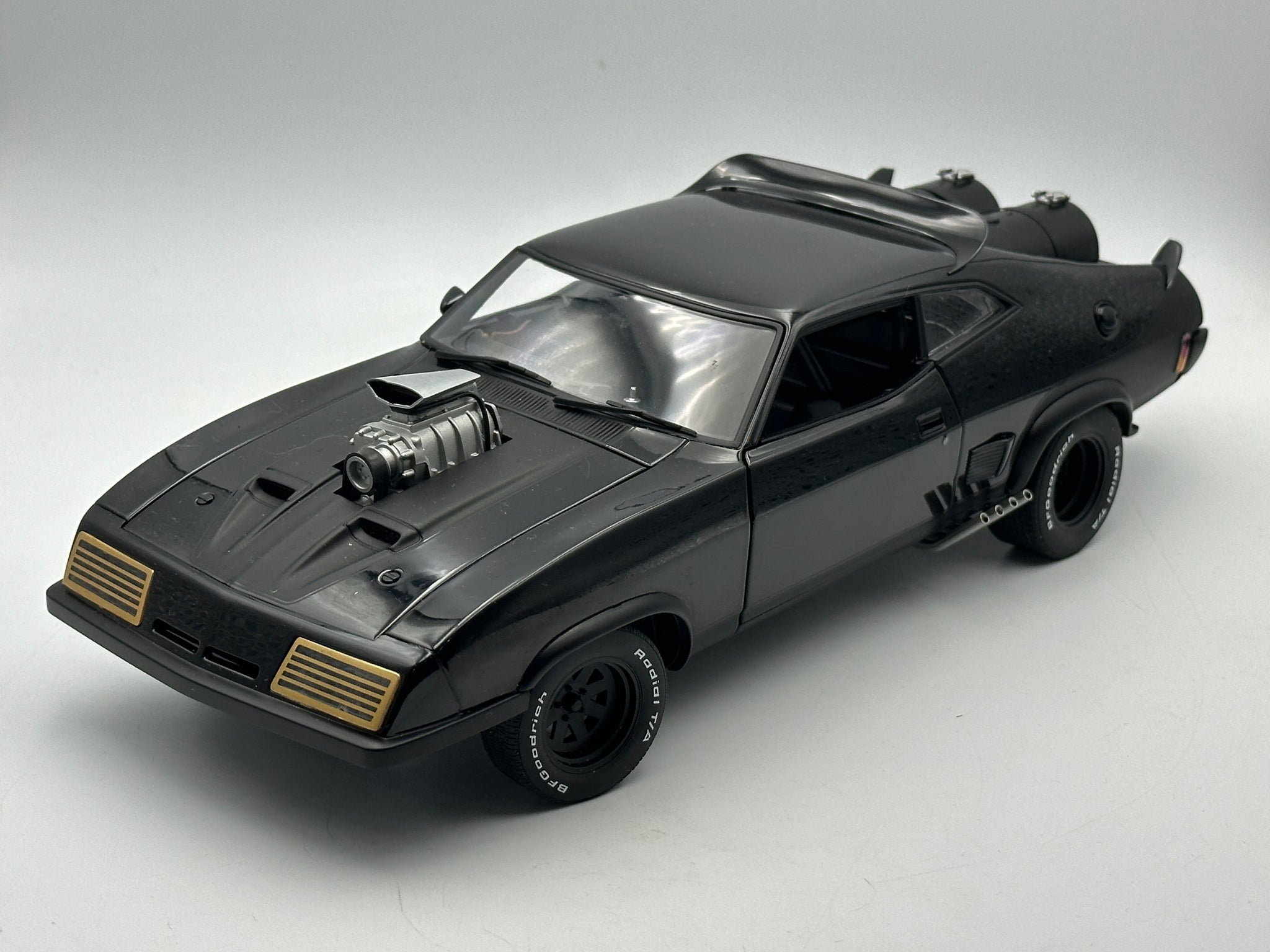 1:18 Mad Max 2: Road Warrior - Ford XB Falcon Black Interceptor -- AUT