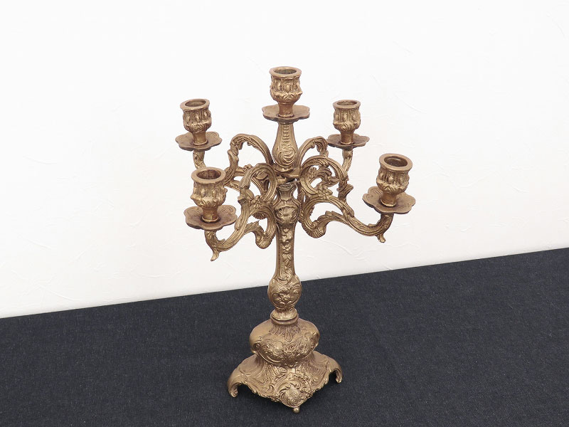 華やかな5灯のキャンドルスタンド 枝付き燭台（ジランドール）真鍮の