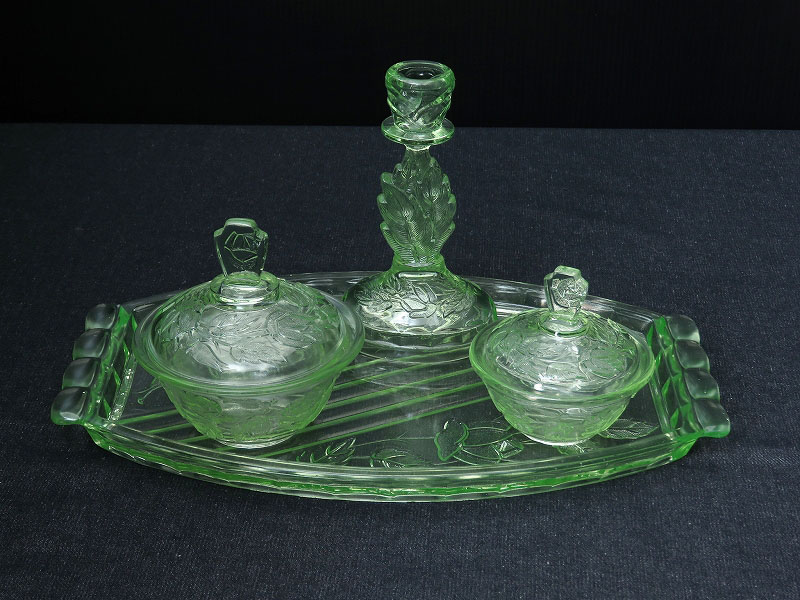 アンティーク家具通販のウランガラス（ヴァセリンガラス） | alver