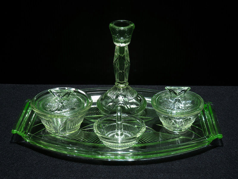 アンティーク家具通販のウランガラス（ヴァセリンガラス） | alver