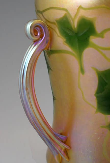 L.C.ティファニー「取手付 蔦文様花瓶」《アンティックかとう》