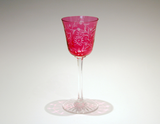 オールドバカラ「赤色ガラス花文様 ワイングラス」《アンティックかとう》