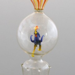 ビミニ「青いにわとりフィギュア入りグラス」《アンティックかとう》