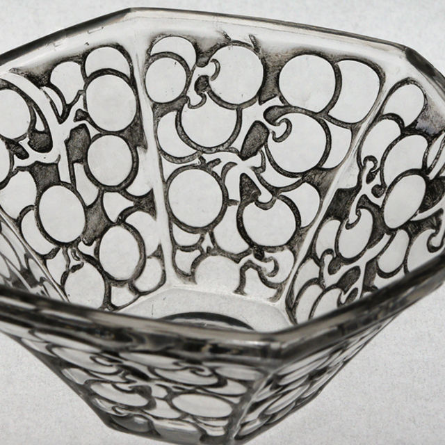 小鉢 6面の葡萄（黒パチネ）《アンティックかとう》