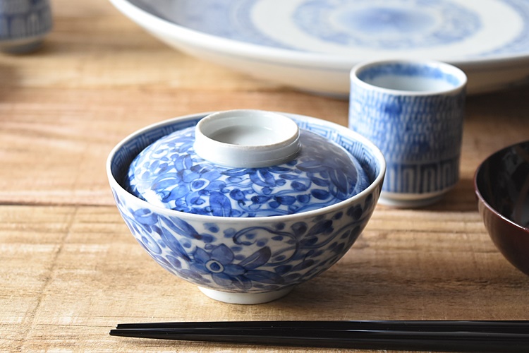 古伊万里 染付 草花唐草模様 蓋付茶碗 5客セット - 生活骨董と古布の