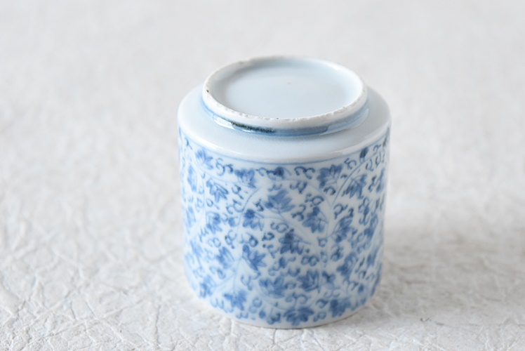 古伊万里 染付 花唐草 のぞき猪口 - 生活骨董と古布のアンティーク