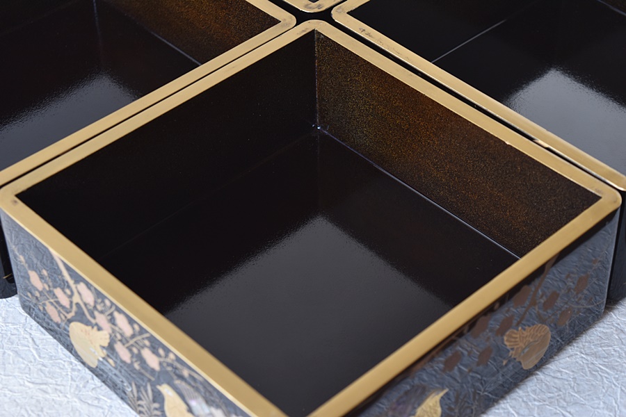 天然木製漆塗 時代漆器 草木花水鳥 螺鈿金蒔絵 四段重箱 共箱付き