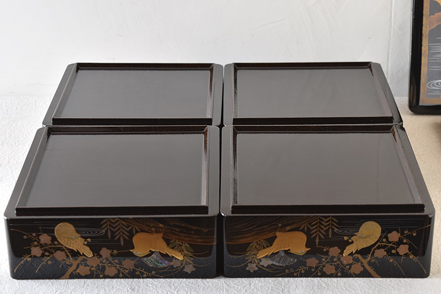 天然木製漆塗 時代漆器 草木花水鳥 螺鈿金蒔絵 四段重箱 共箱付き