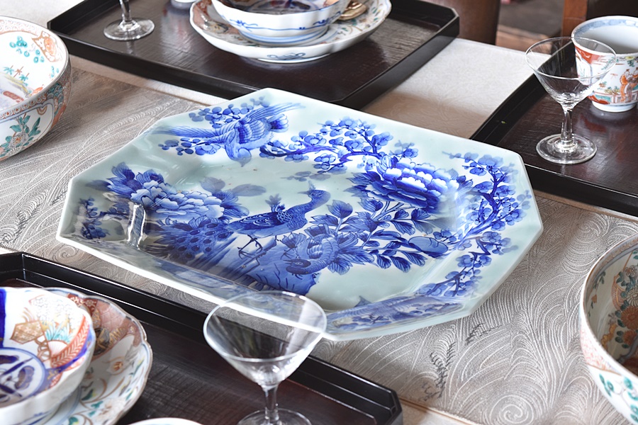 伊万里 青磁染付 孔雀 牡丹 梅に鶯 隅切長方大皿 - 生活骨董と古布の