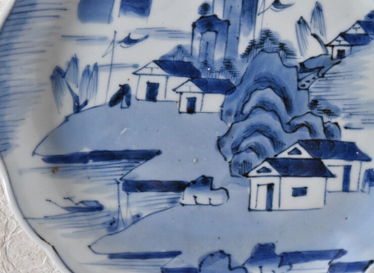 古伊万里 染付 山水風景画 輪花型 6.5寸皿 - 生活骨董と古布の