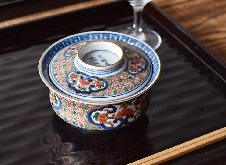 大聖寺伊万里 草花亀甲 双魚模様 大明嘉慶年製文 蓋付茶碗 蓋物 九谷暁