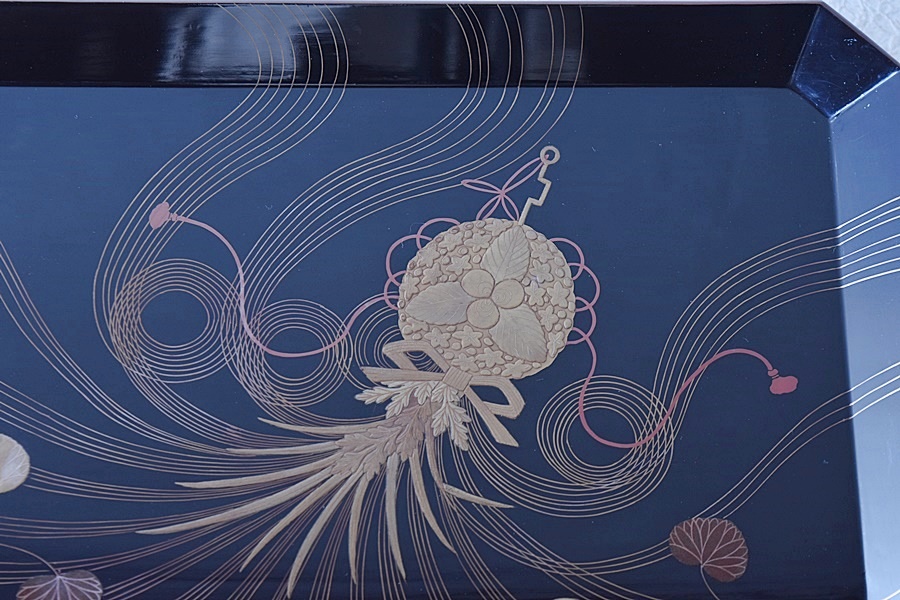 天然木製漆塗 くす玉金蒔絵 猫足長方飾り台 - 生活骨董と古布の