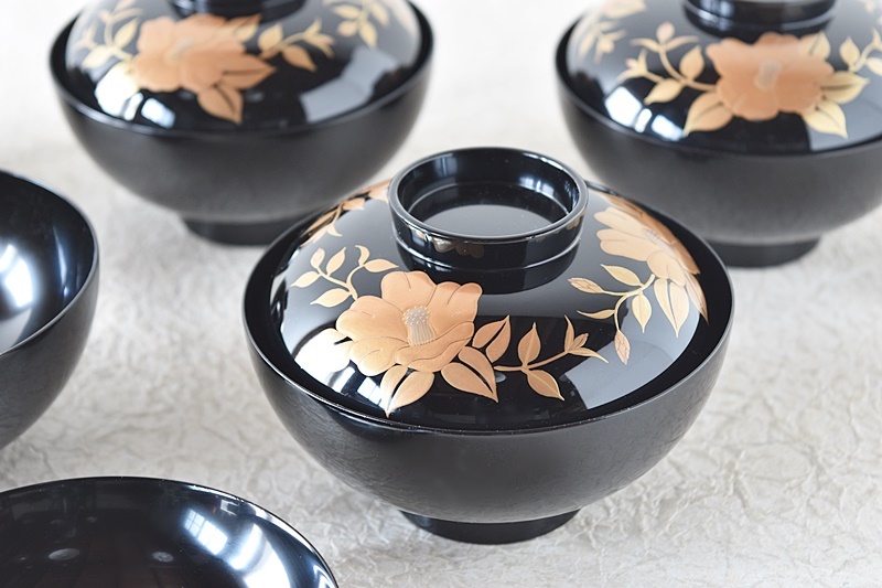 天然木製漆塗 黒塗り金蒔絵 椿蒔絵吸物椀 見返し図有 5客セット - 生活
