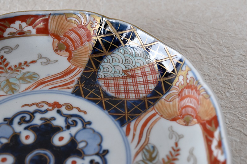伊万里 色絵 桐に鳳凰 輪花型 七寸皿 - 生活骨董と古布のアンティーク