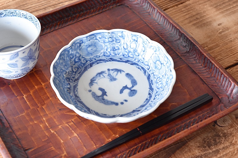 古伊万里 染付 花唐草 松竹梅 線描き 輪花型 膾皿 - 生活骨董と古布の