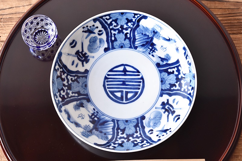 伊万里 染付 芙蓉手 風景画と宝尽くし 寿紋 貞隆製 櫛高台 七寸皿