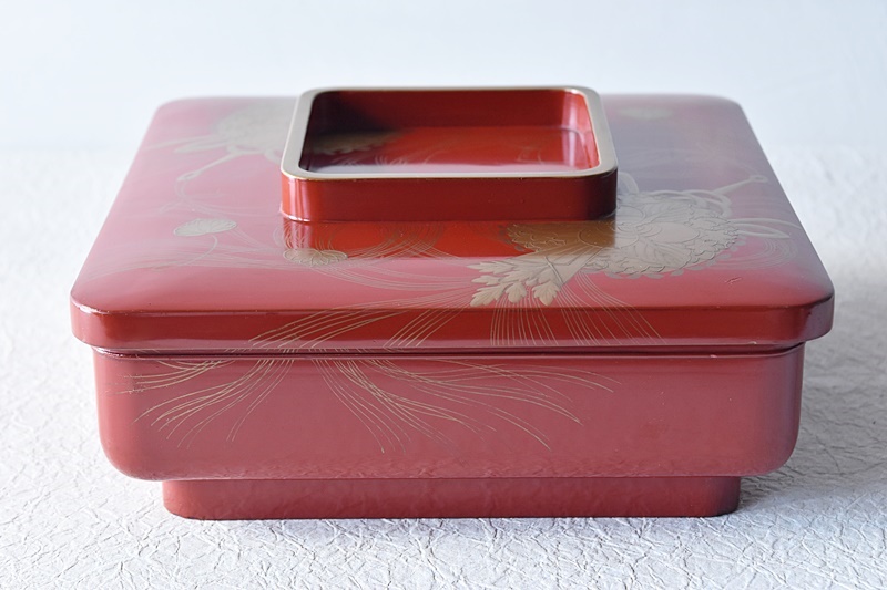 A962食籠 梨地牡丹蒔絵 金蒔絵 菓子器 茶道具 箱付き ｛＃ A962食籠