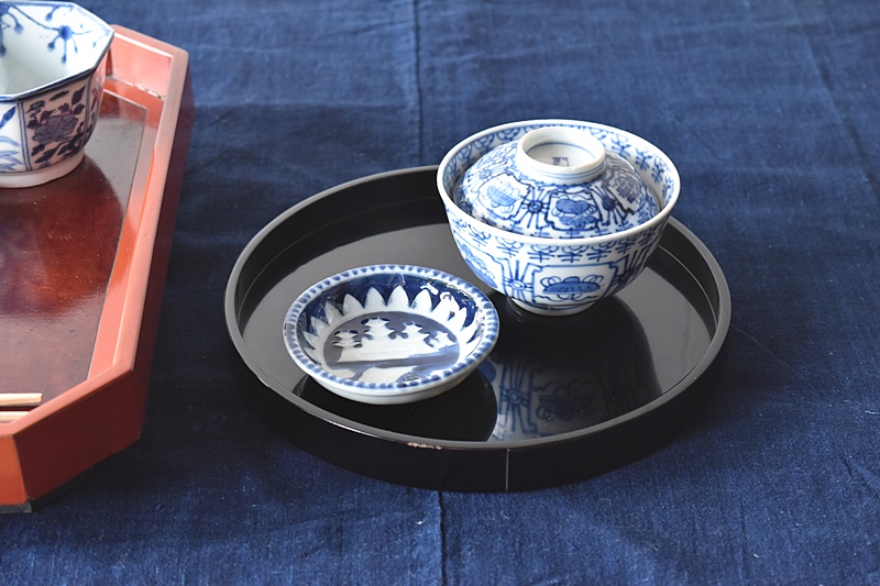 伊万里 染付 窓絵に宝尽くし 瓔珞文 蓋付茶碗 - 生活骨董と古布の