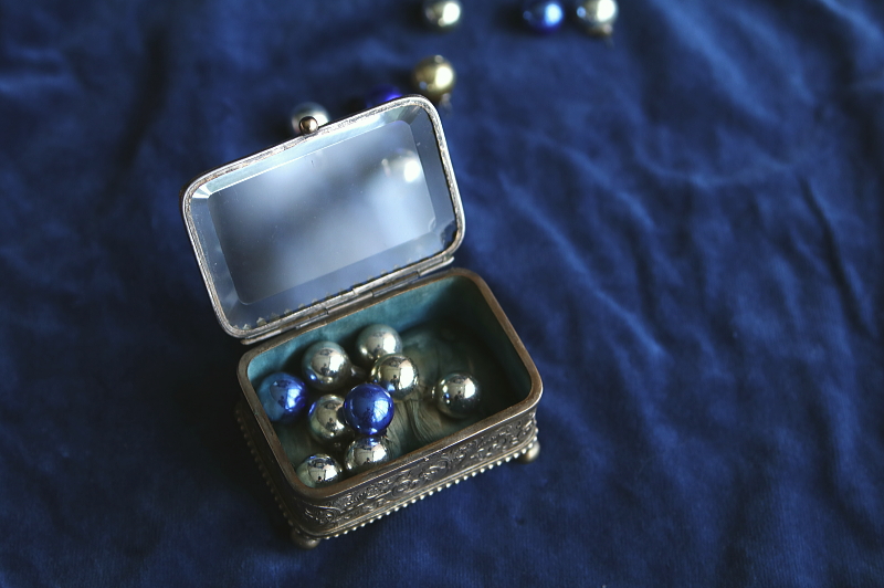 ガラスの蓋のジュエリーボックス フランス アンティークストリュフ