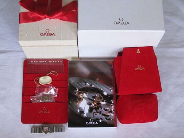 オメガ コンステレーション レディース ピンクシェル文字盤 クアドラ