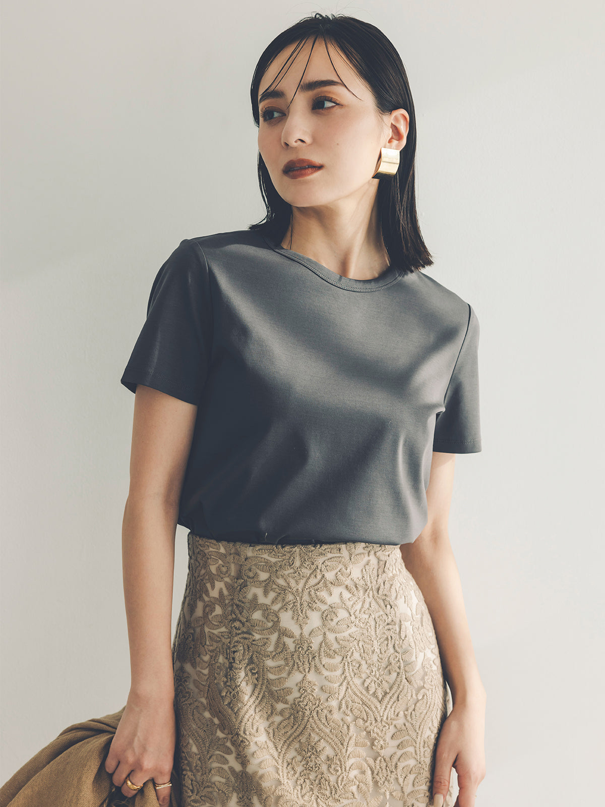 ánuans 公式サイト｜Tops