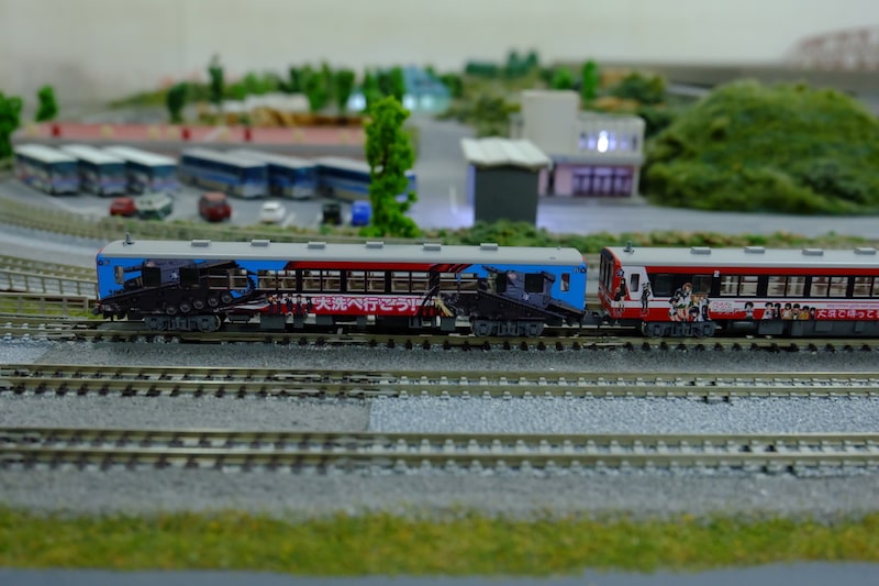 KATO 鹿島臨海鉄道6000形 ガールズ＆パンツァー ラッピング列車Ⅳ号車