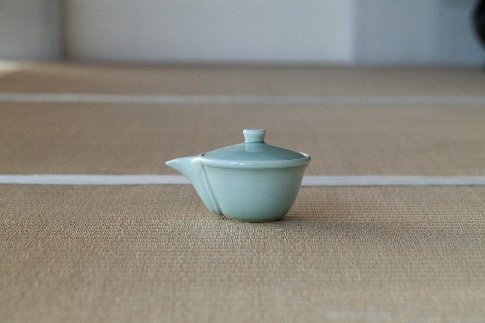 宝瓶 青磁 S 朝日窯工房作｜朝日焼 〜京都・宇治の茶陶 遠州七窯〜