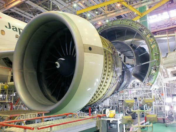 ASCII.jp：空の安全を支える日本航空の整備工場に潜入！ (4/4)