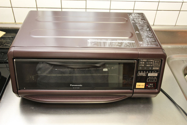 ASCII.jp：プロの味！ ダンボール燻製ハウスと室内用ロースター